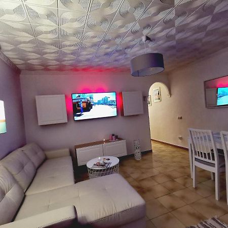 Apartamento Regina Apartment ฟูเอนฮิโรลา ภายนอก รูปภาพ